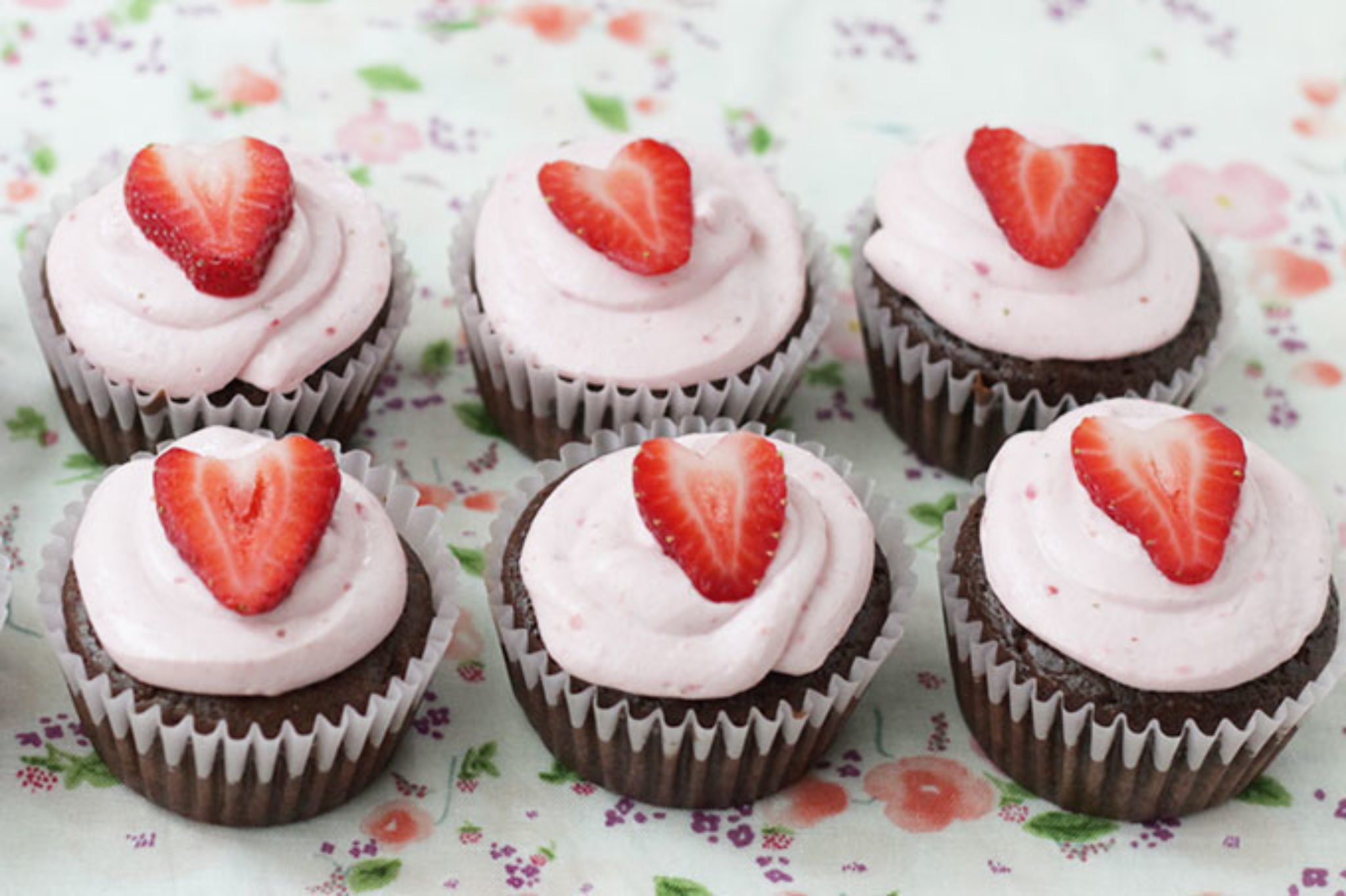 easy-chocolate-cupcakes-healthy-and-lower-sugar