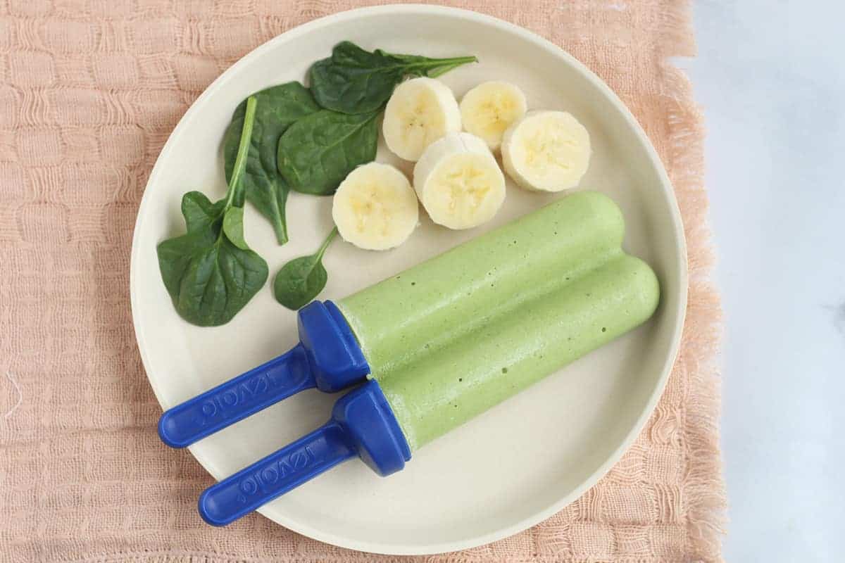 https://www.yummytoddlerfood.com/wp-content/uploads/2018/05/green-smoothie-pop-on-plate.jpg