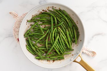 Green beans in frying pan for sesame green beans.