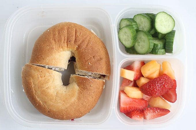 https://www.yummytoddlerfood.com/wp-content/uploads/2020/06/bagel-sandwich-school-lunch-in-container.jpg