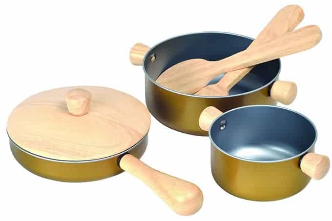 Plan-Toys-Wooden-pots-and-pans