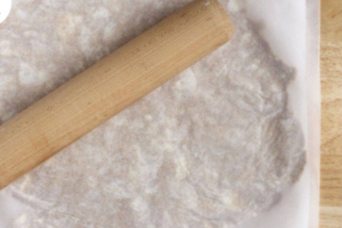 Rolling pin rolling out pie crust.