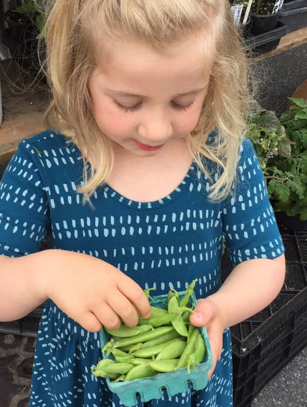 How to Eat Snap Peas (and How to Eat Them Raw)