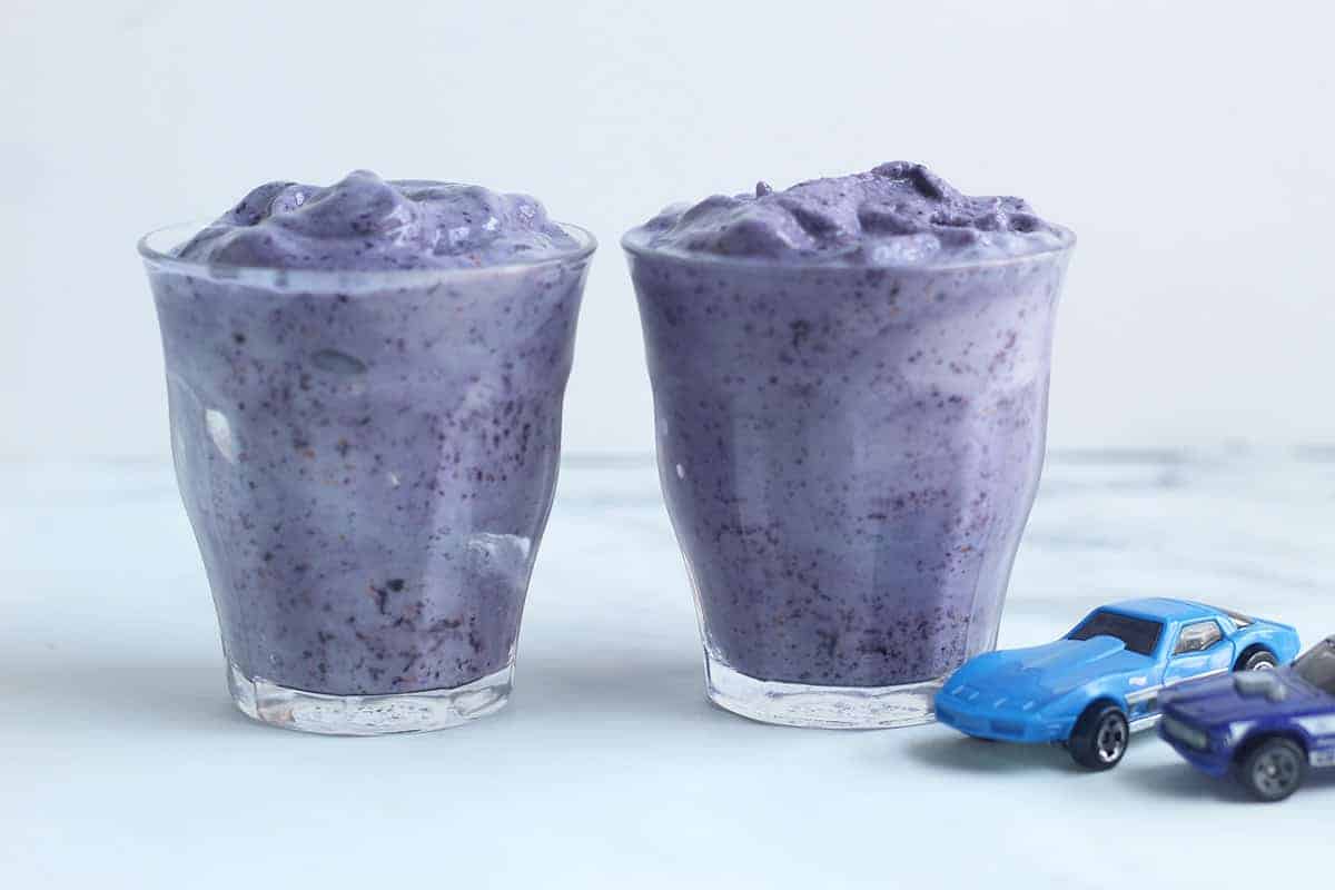 https://www.yummytoddlerfood.com/wp-content/uploads/2021/01/blueberry-smoothie-in-cups-with-cars.jpg