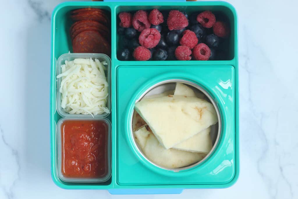 https://www.yummytoddlerfood.com/wp-content/uploads/2021/05/pizza-lunchable-in-thermos-lunchbox-1024x683.jpg
