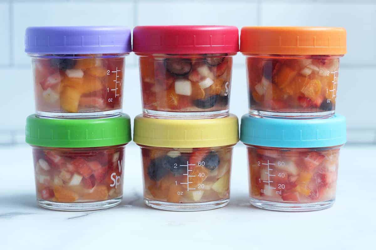 https://www.yummytoddlerfood.com/wp-content/uploads/2021/06/fruit-cups-in-jars-on-counter.jpg