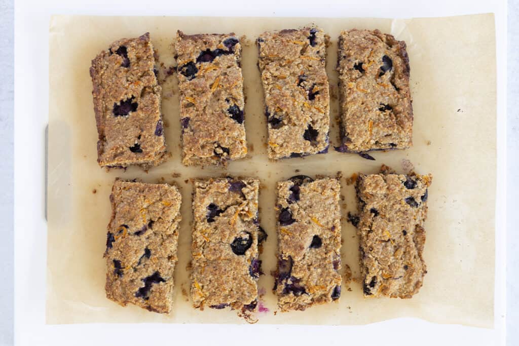 Easy Oatmeal Bars (with Blueberry and Carrot) (to Share with the Kids)