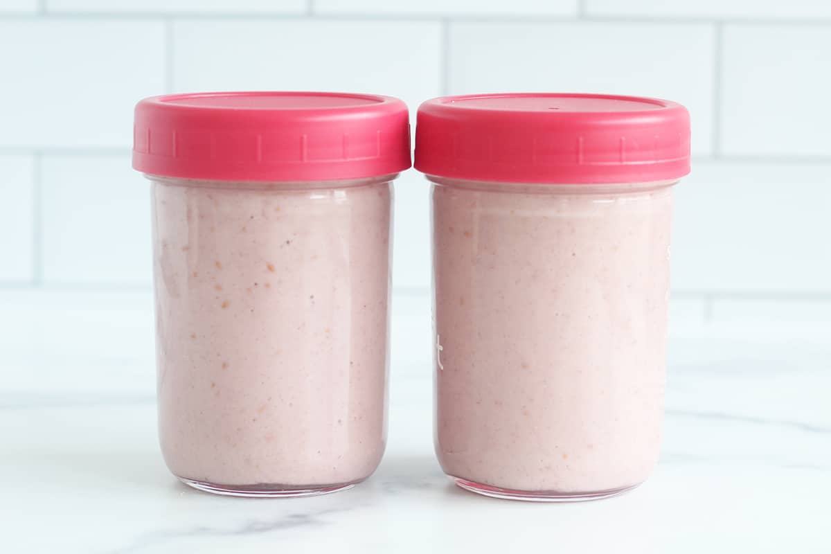 https://www.yummytoddlerfood.com/wp-content/uploads/2022/04/leftover-strawberry-smoothie-in-jars.jpg