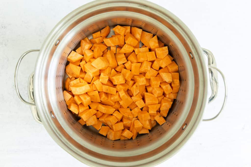 Healthy Mashed Sweet Potatoes (2 Ingredients!)