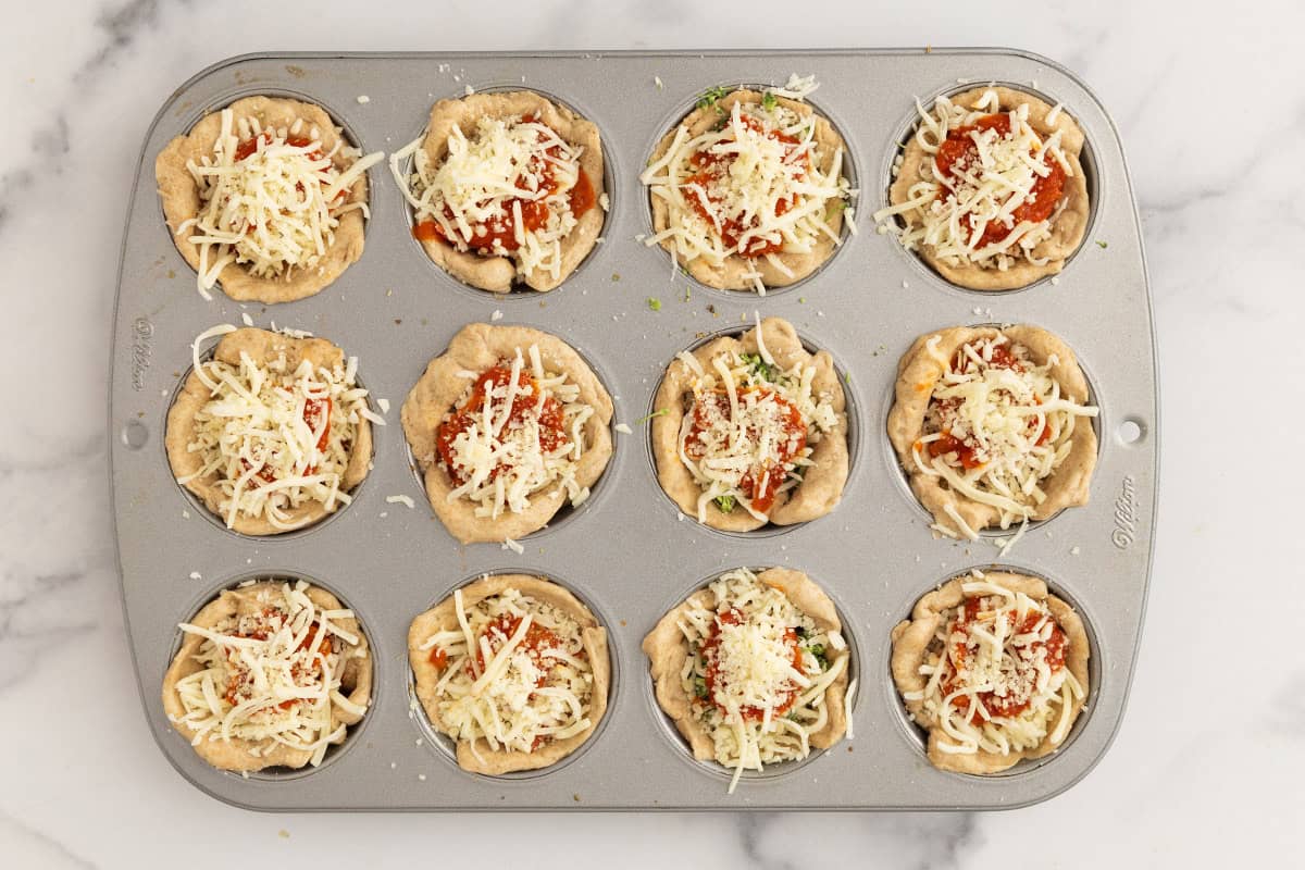 How to make pizza cups, step 4.