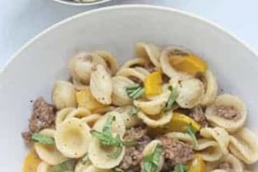Summer squash and beef pasta in two bowls.
