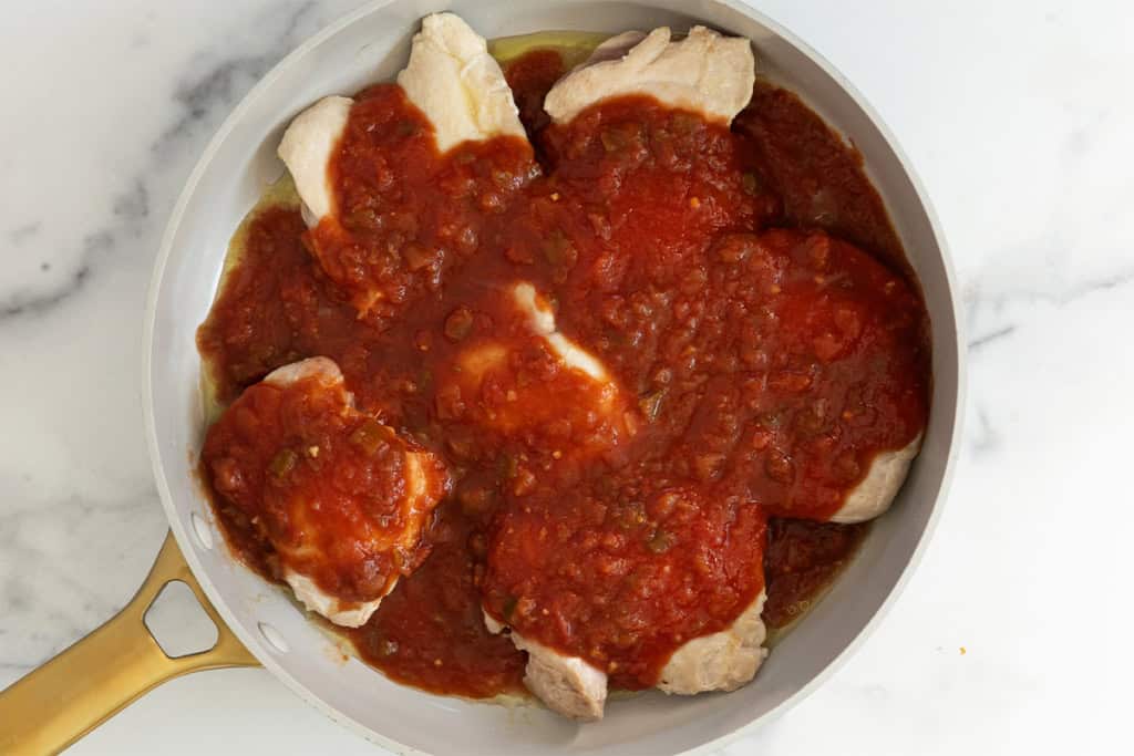 Chicken and salsa in frying pan for tacos.