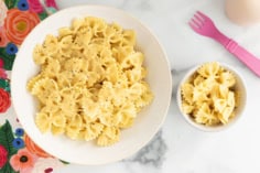 Butternut pasta sauce on pasta in two bowls.